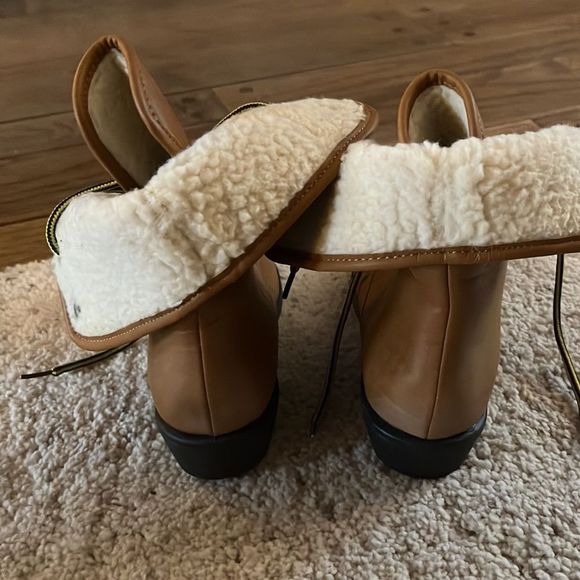 CL by LAUNDRY || High Top Lace Up Womans Boots - Picture 7 of 8